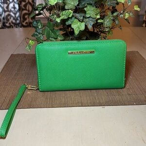 Steve Madden Grass Green Zip Around Wristlet Case Organizer - EUC - Gold Accents